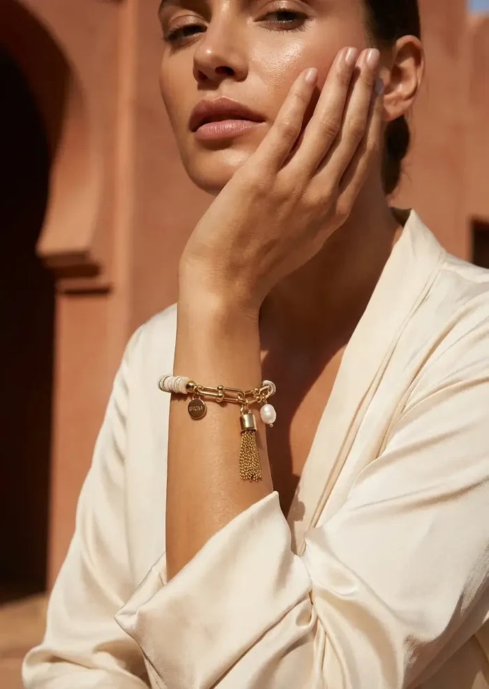 Envy Jewellery - Elasticated gold and beige shell bracelet with pearl and tassel charm