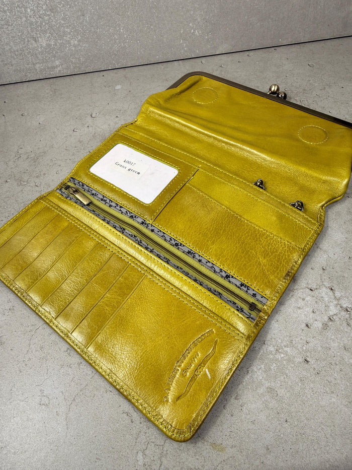 Handmade Leather Kiss Lock Wallet – Vintage Style Coin Purse