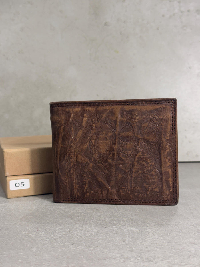 Leather wallet card slots  bill compartments thin design Hand-Stitched  Davidov art