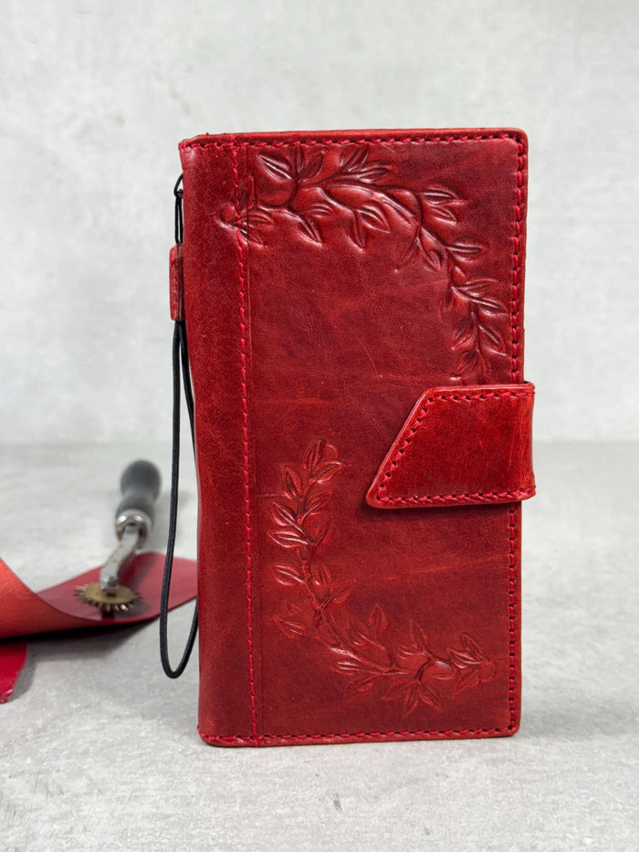 Red Leather Wallet Case for Google Pixel: Vintage Magnetic Card Holder