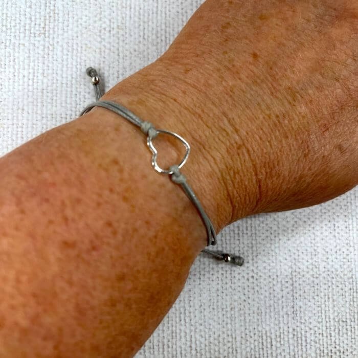 Seed Card "Robins Appear" With Heart String Bracelet