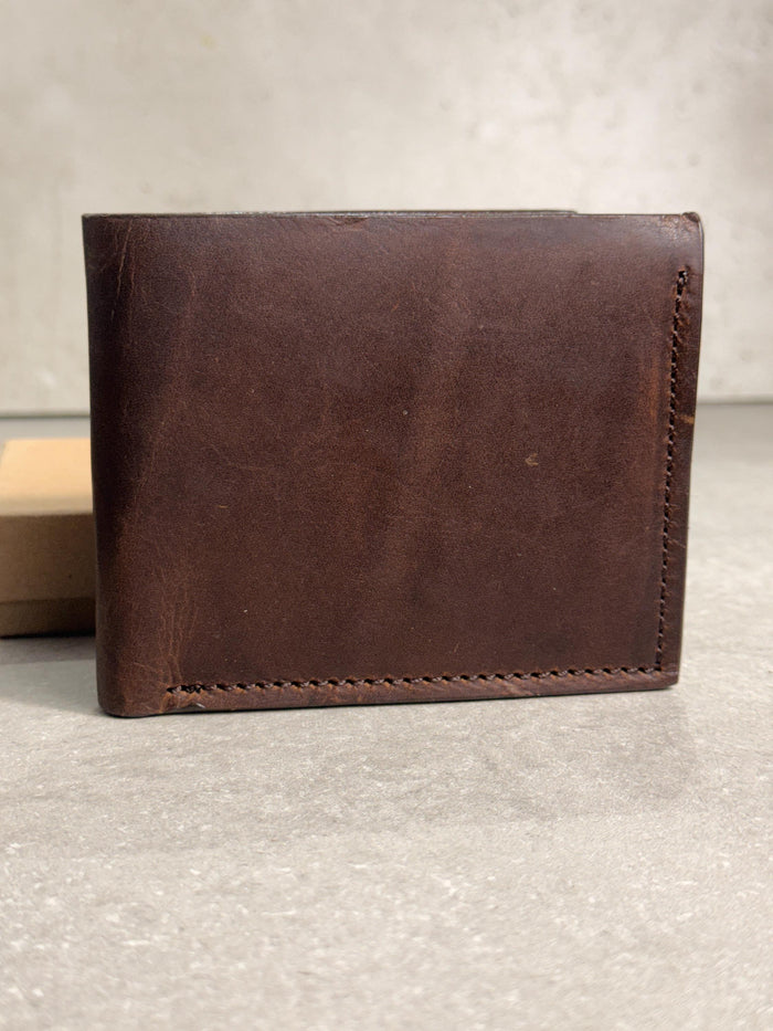Slim Leather Wallet – Minimalist & Lightweight