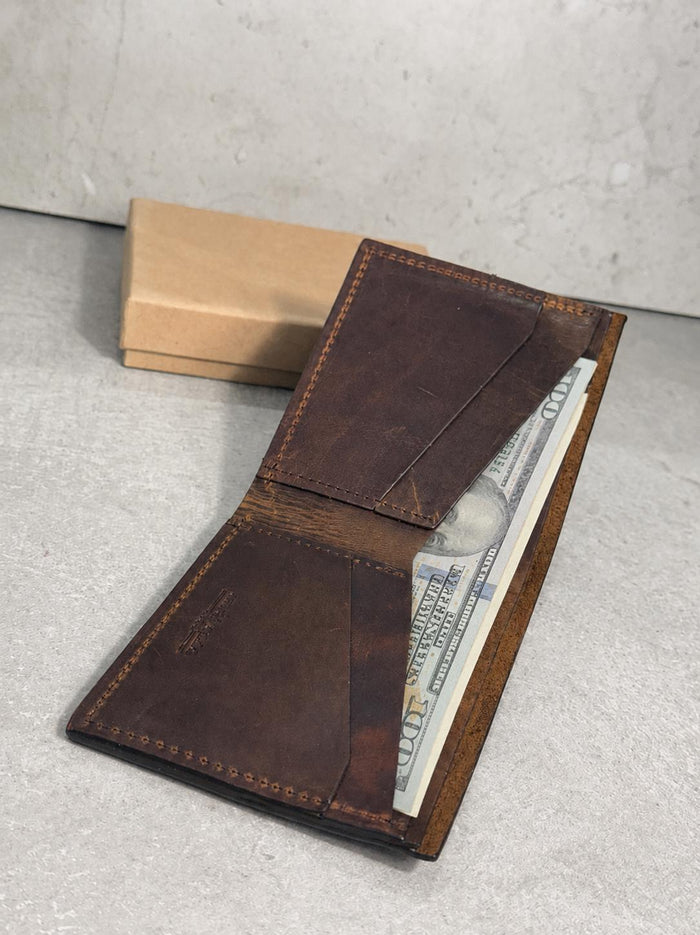 Slim Leather Wallet – Minimalist & Lightweight