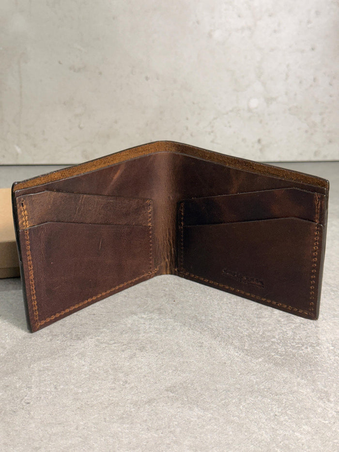 Slim Leather Wallet – Minimalist & Lightweight