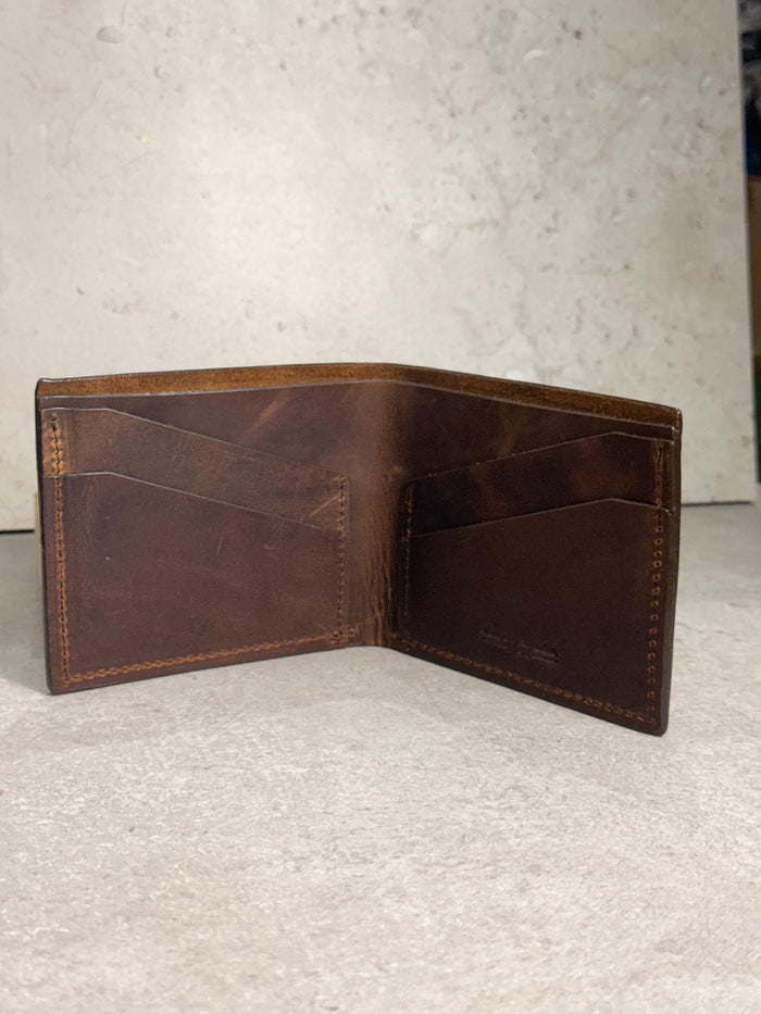 Slim Leather Wallet – Minimalist & Lightweight