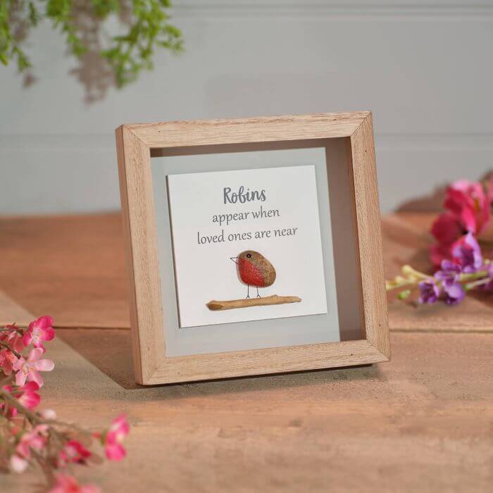 Wooden Framed Pebble Robin Easel Plaque